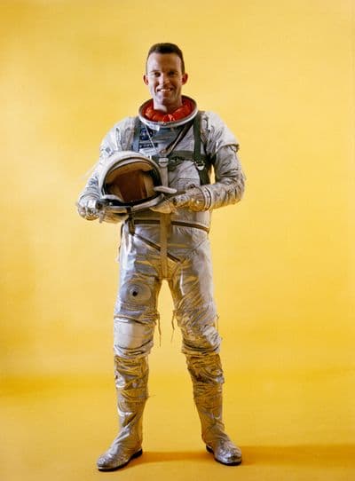 Portrét astronauta L. Gordona Coopera.