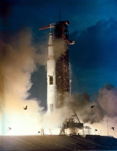 Start rakety Saturn V s misí Apollo 14.