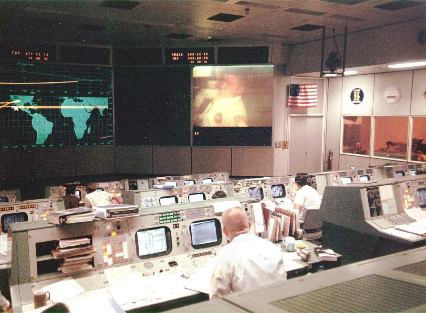 Flight controllers at Mission Operations Control Room during the Apollo 13 crisis (NASA).