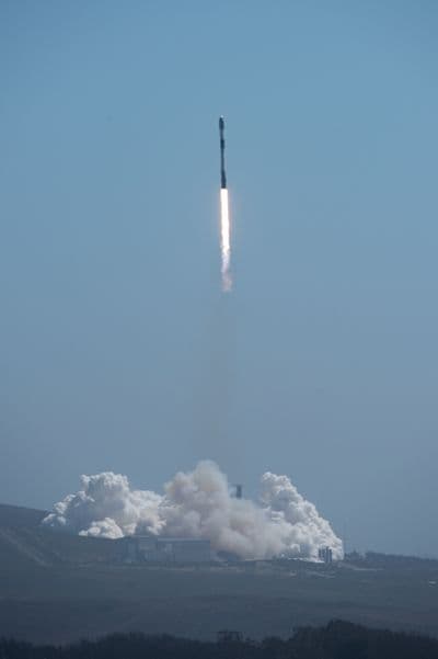 Starlink Mission Launches from Vandenberg (220513-F-IN231-1002)