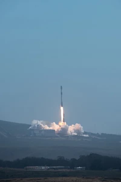 Starlink Mission Launches from Vandenberg (220513-F-IN231-1001)
