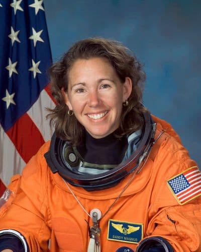Portrét astronautky Sandry Magnusové.