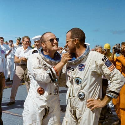 Charles Conrad a Gordon Cooper po přistání mise Gemini 5.