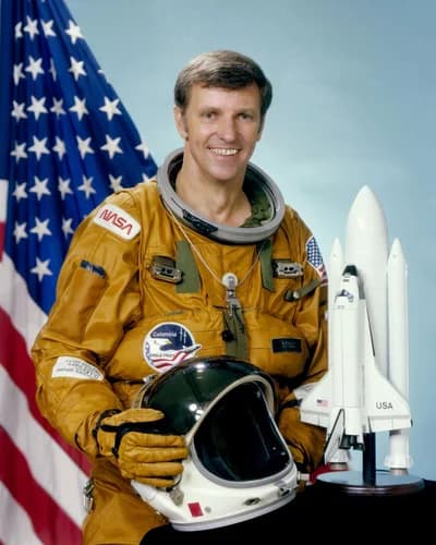 Official portrait of Joe H. Engle for STS-2.