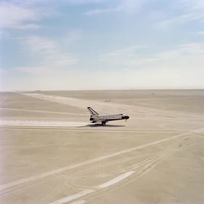 Columbia touches down at White Sands on 30 March 1982.