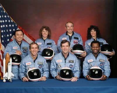 Sedmičlenná posádka raketoplánu Challenger mise STS-51-L, včetně učitelky Christy McAuliffeové.