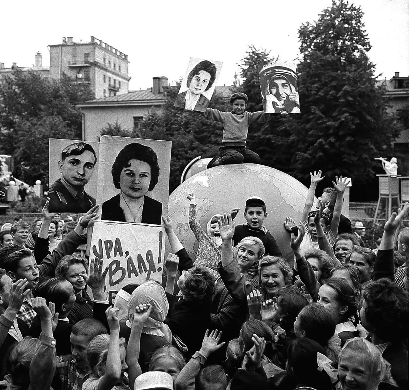 Dav v Moskvě vítá Valentinu Těreškovovou, červen 1963.