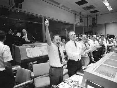 Mission Control celebrates the successful splashdown of Apollo 13, 17 April 1970 (NASA).