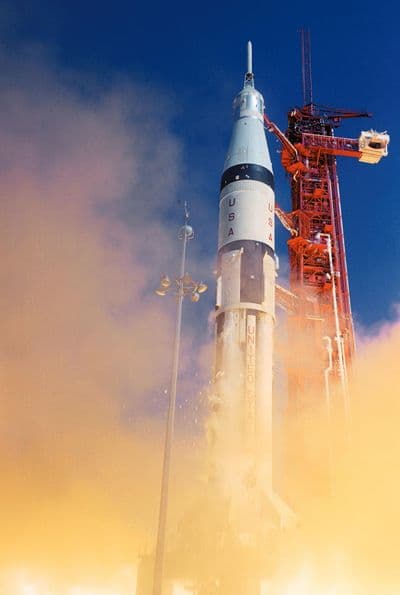 Start rakety Saturn IB s Apollem 7 z rampy 34 na mysu Kennedy, 11. října 1968 (NASA).