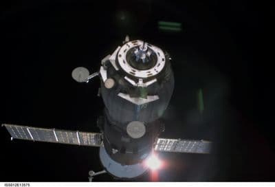 Progress Spacecraft docks with the ISS during Expedition 12