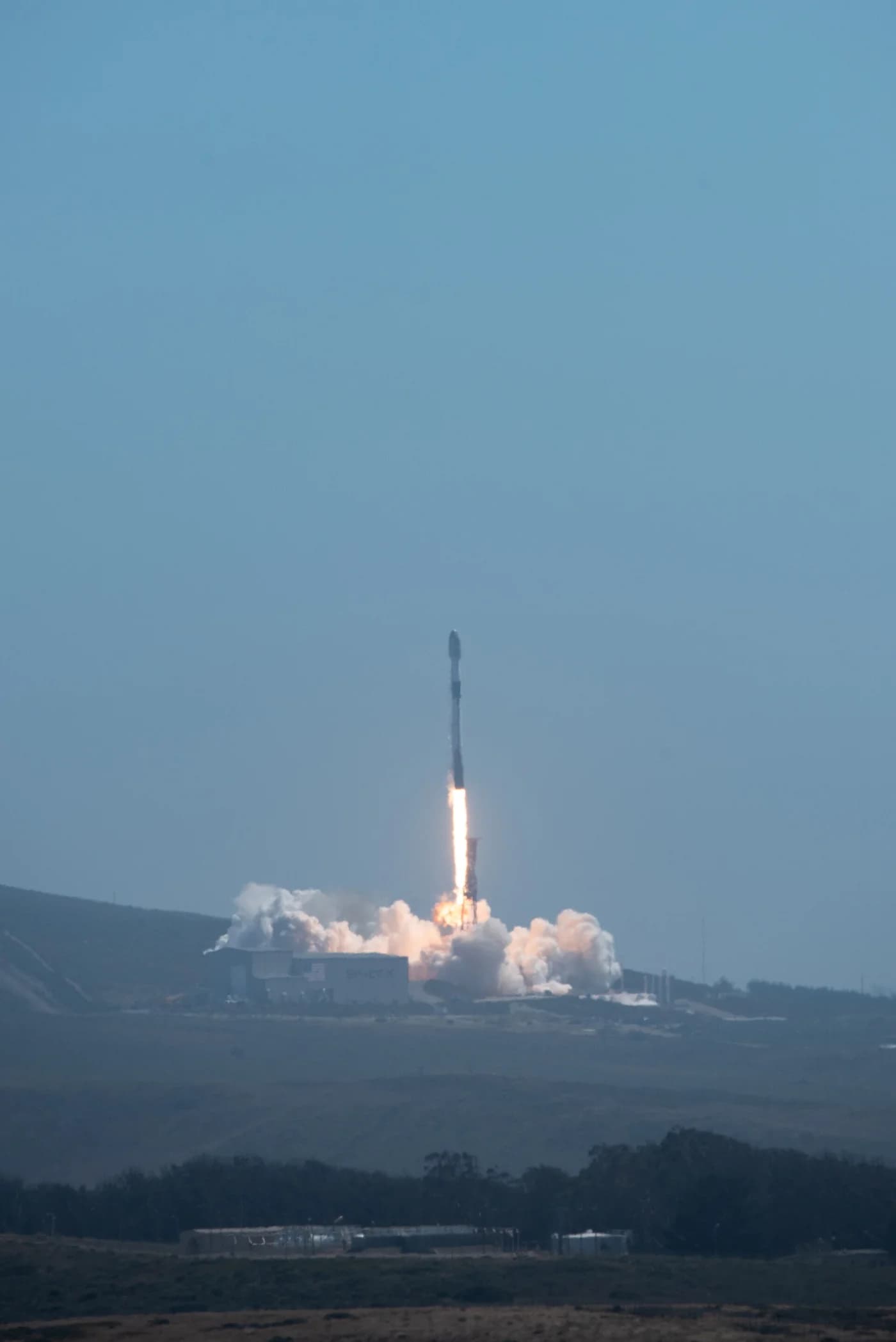 Starlink Mission Launches from Vandenberg (220513-F-IN231-1001)