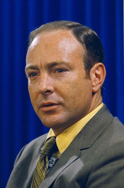 Portrét astronauta Edgara Mitchella.
