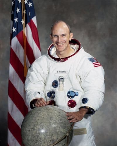Portrét astronauta Thomase K. Mattinglyho.