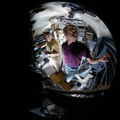 Portrét astronauta Stuarta Roosy.