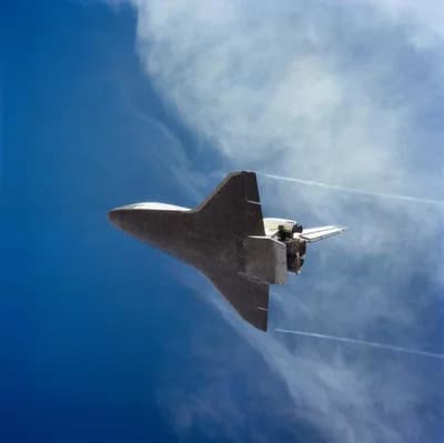 Columbia approaches Edwards Air Force Base, photographed from a chase aircraft on 14 November 1981.